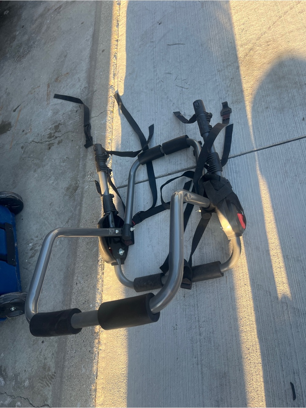 Bell Cantilever 200 2-Bike Trunk Rack – Barely Used